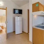 In With Sea View, Terrace, Air Conditioning, Wifi 4773-3 公寓 Ražanj