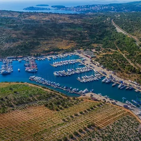 Apartment In With Sea View, Terrace, Air Conditioning, Wifi 4773-3 Razanj