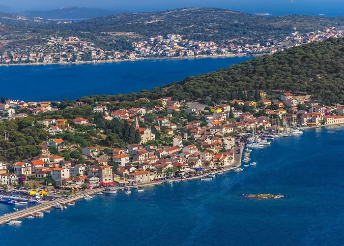 In With Sea View, Terrace, Air Conditioning, Wifi 4773-3 Daire Ražanj